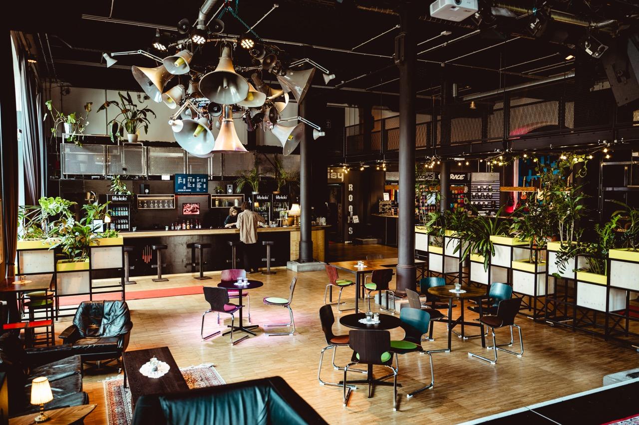 Cafe & Bar