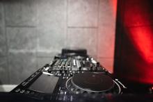 Room 19 - DJ