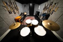 Raum 6 behind the kit