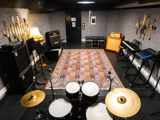 Room 13 - Pro