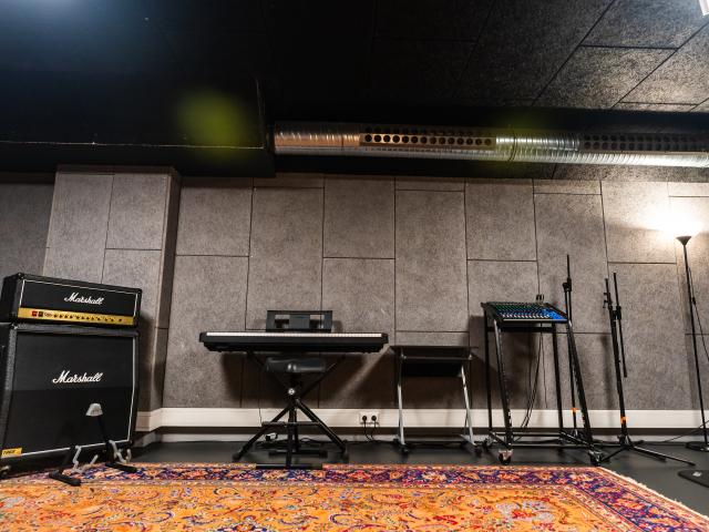 Room 15 - Pro