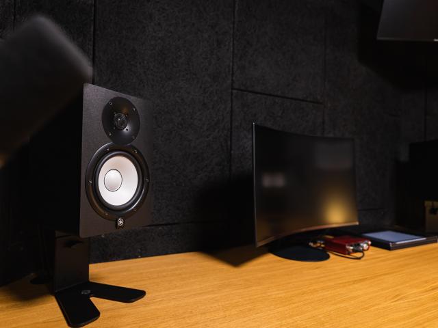 Yamaha HS6 und curved Screen