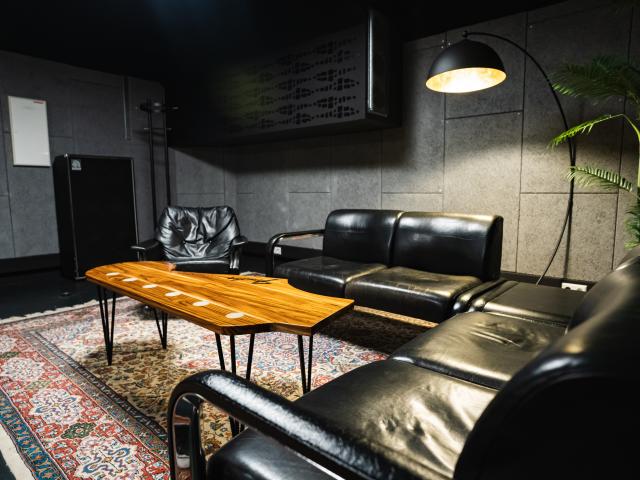 Room 8 - Premium Sofa
