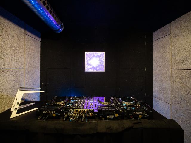 Raum 20 DJ desk front view