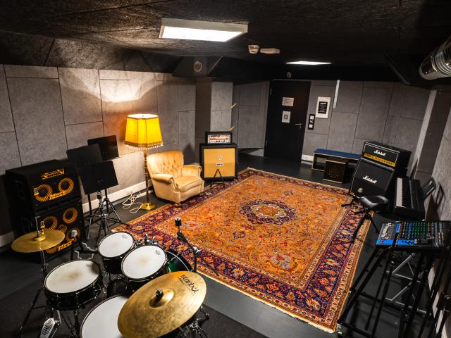 Room 15 - Pro