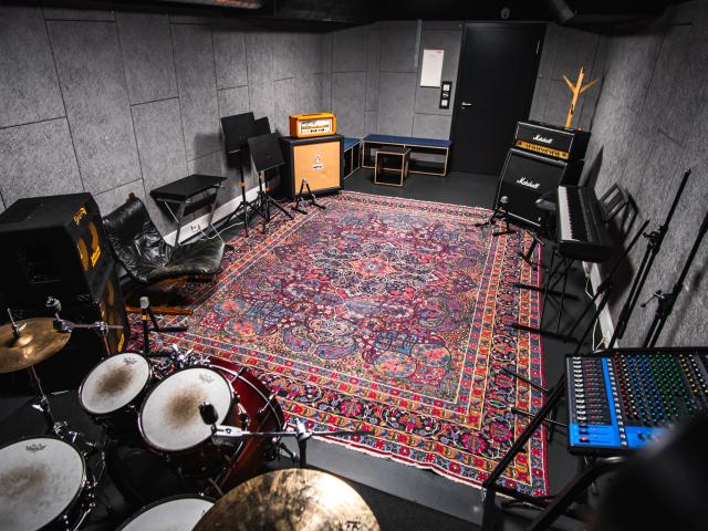 Room 16 - Pro