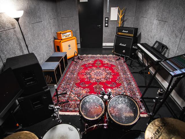 Room 1 - Pro