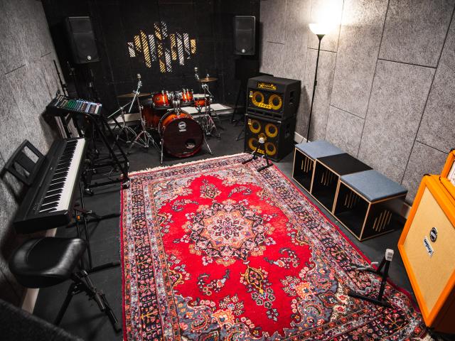 Room 1 - Pro