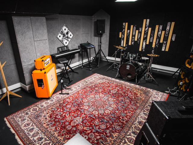 Room 4 - Pro