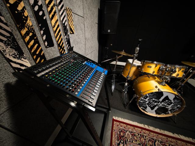 Raum 6 Mixing desk